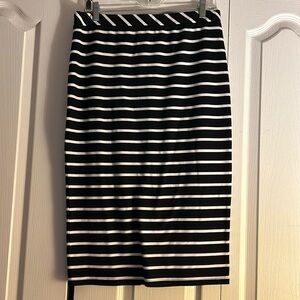 Women’s striped skirt with split in the back
